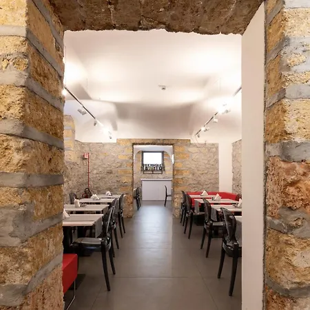 Hotiday Collection - Politeama Szálloda Palermo